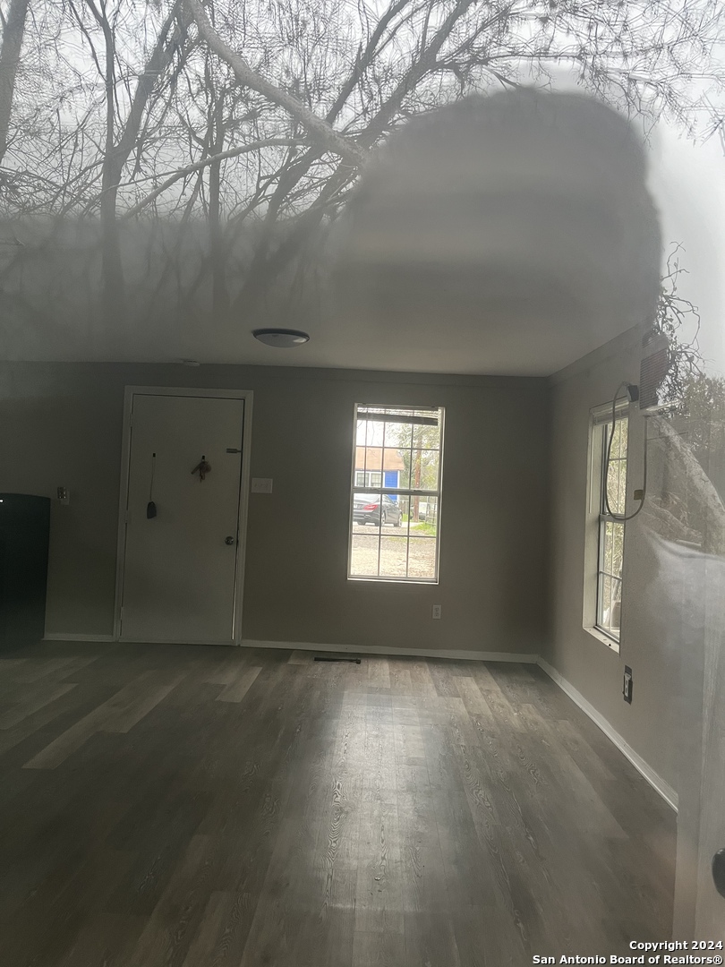 136 Hilary Street, Unit 2 San Antonio, TX 78210 - Photo 3 of 4 a view of room and window