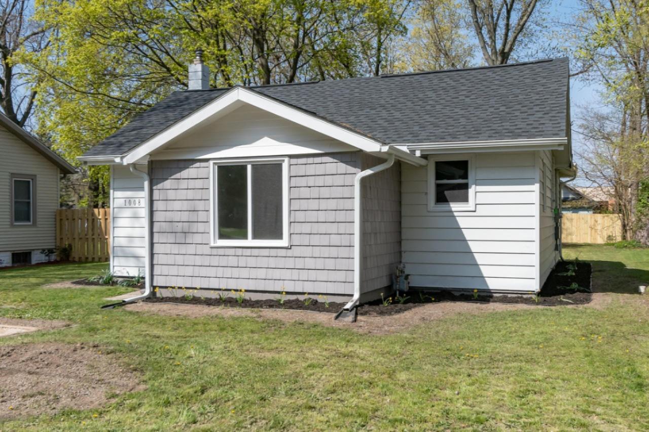 1008 West Street Three Rivers, MI 49093 - Photo 2 of 19 1008 West St-5
