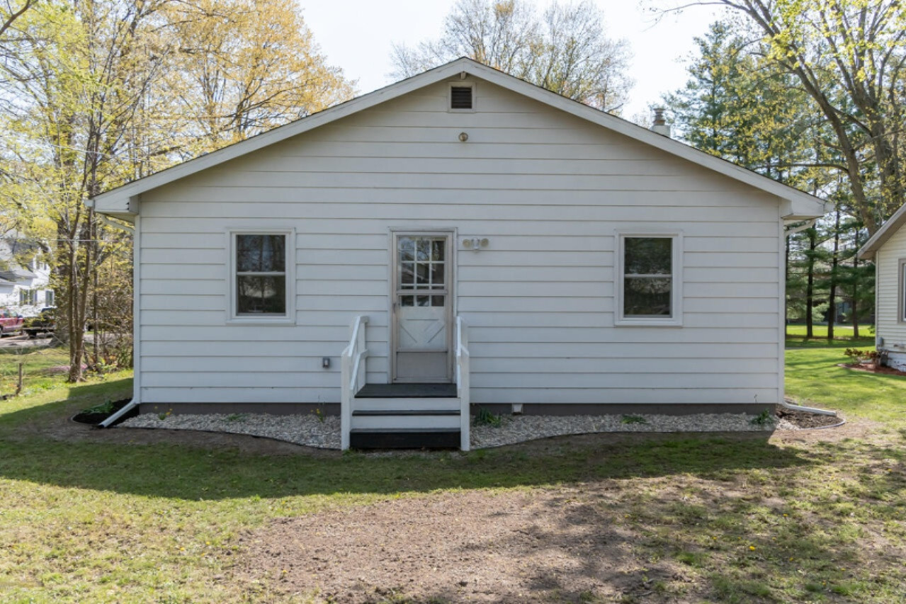 1008 West Street Three Rivers, MI 49093 - Photo 4 of 19 1008 West St-3