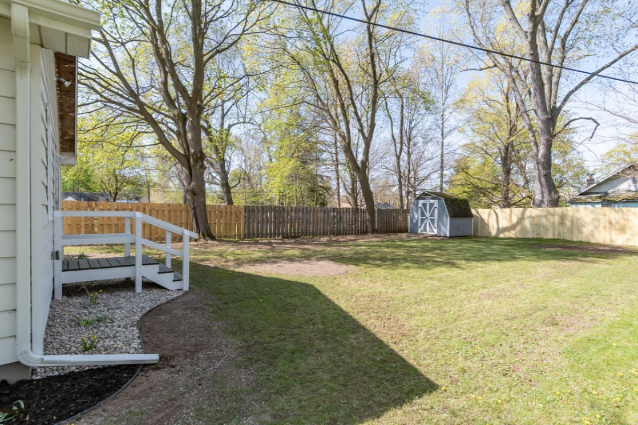 1008 West Street Three Rivers, MI 49093 - Photo 5 of 19 1008 West St-4