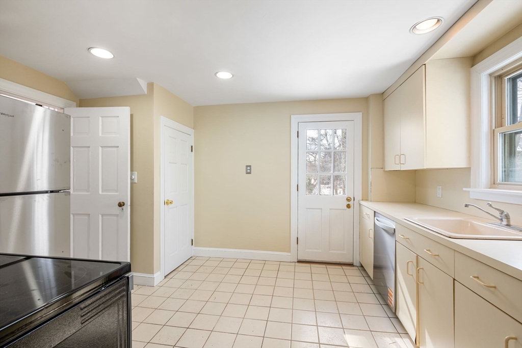 159 Payson Road Chestnut Hill, MA 02467 - Photo 25 of 39