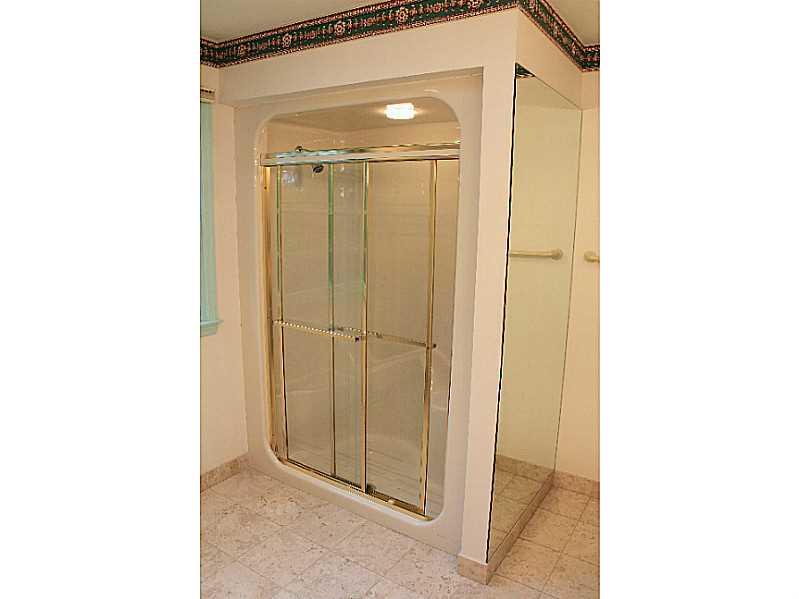 200 Timber Ridge Road Pittsburgh, PA 15238 - Photo 14 of 18 Master Bath/Spa.
