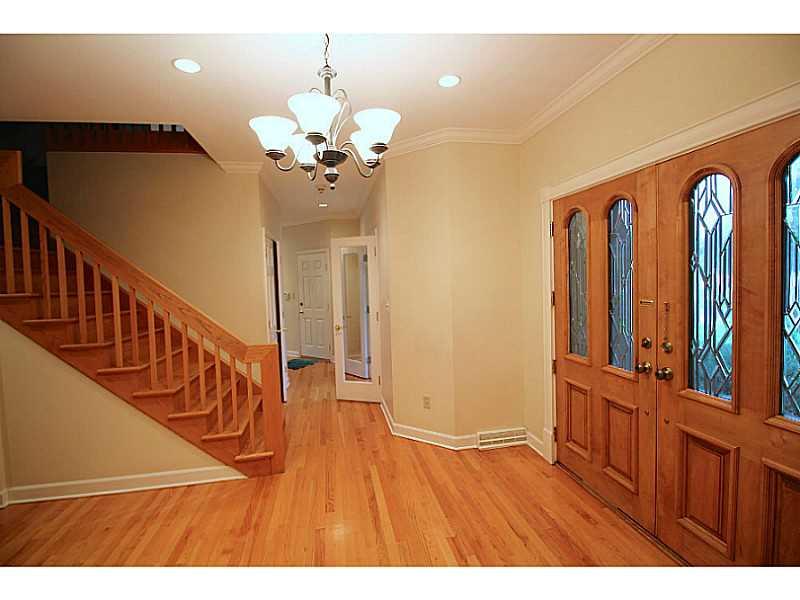 200 Timber Ridge Road Pittsburgh, PA 15238 - Photo 4 of 18 Entry/Foyer.