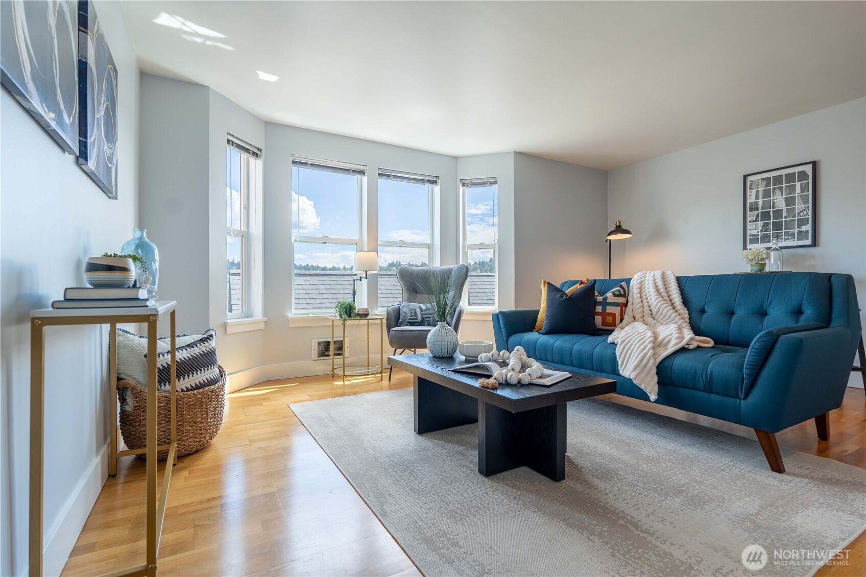 209 North 39th Street, Unit 304 Seattle, WA 98103 - Photo 2 of 24
