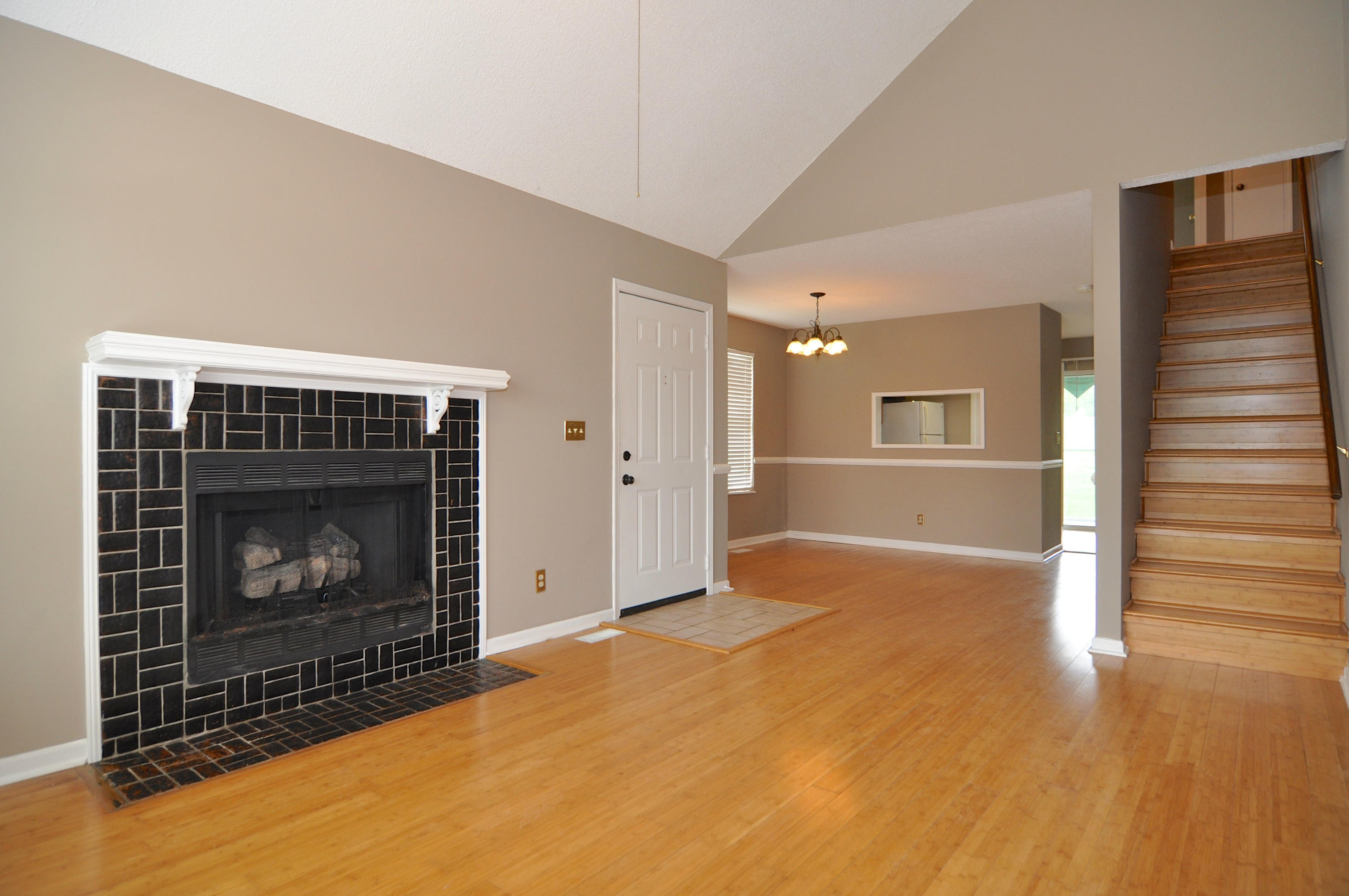 633 Vose Road, Unit A Alcoa, TN 37701 - Photo 3 of 18 DSC_0845
