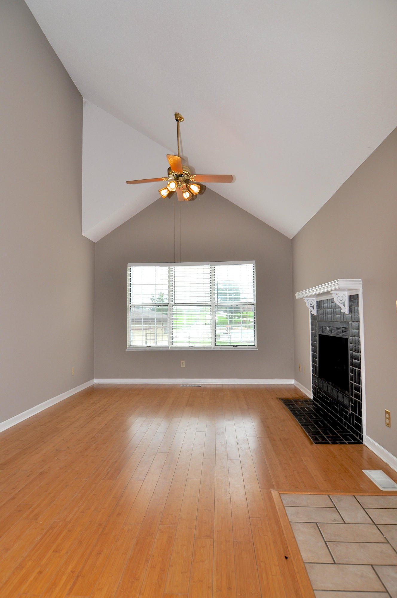633 Vose Road, Unit A Alcoa, TN 37701 - Photo 5 of 18 DSC_0847