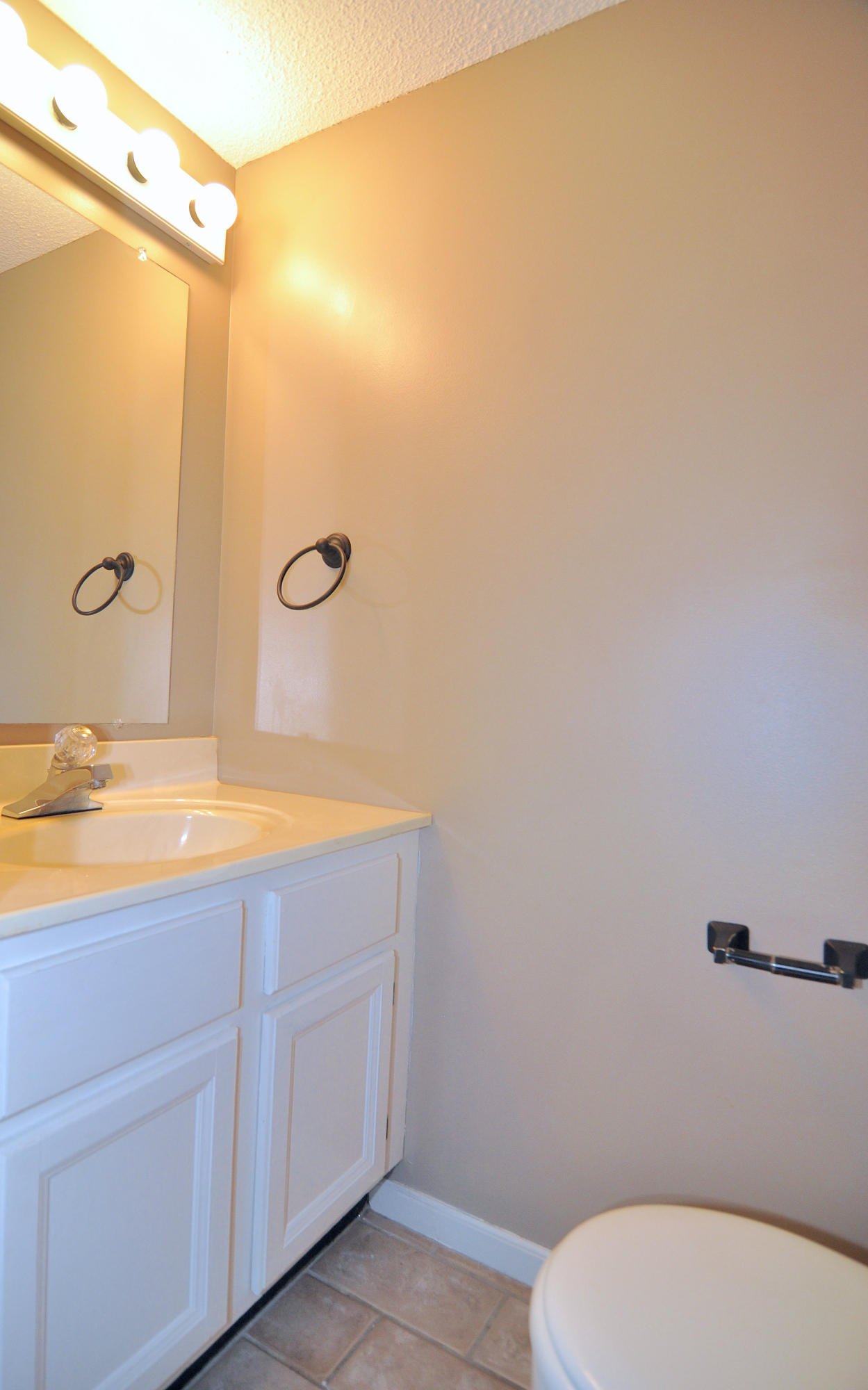 633 Vose Road, Unit A Alcoa, TN 37701 - Photo 8 of 18 DSC_0850