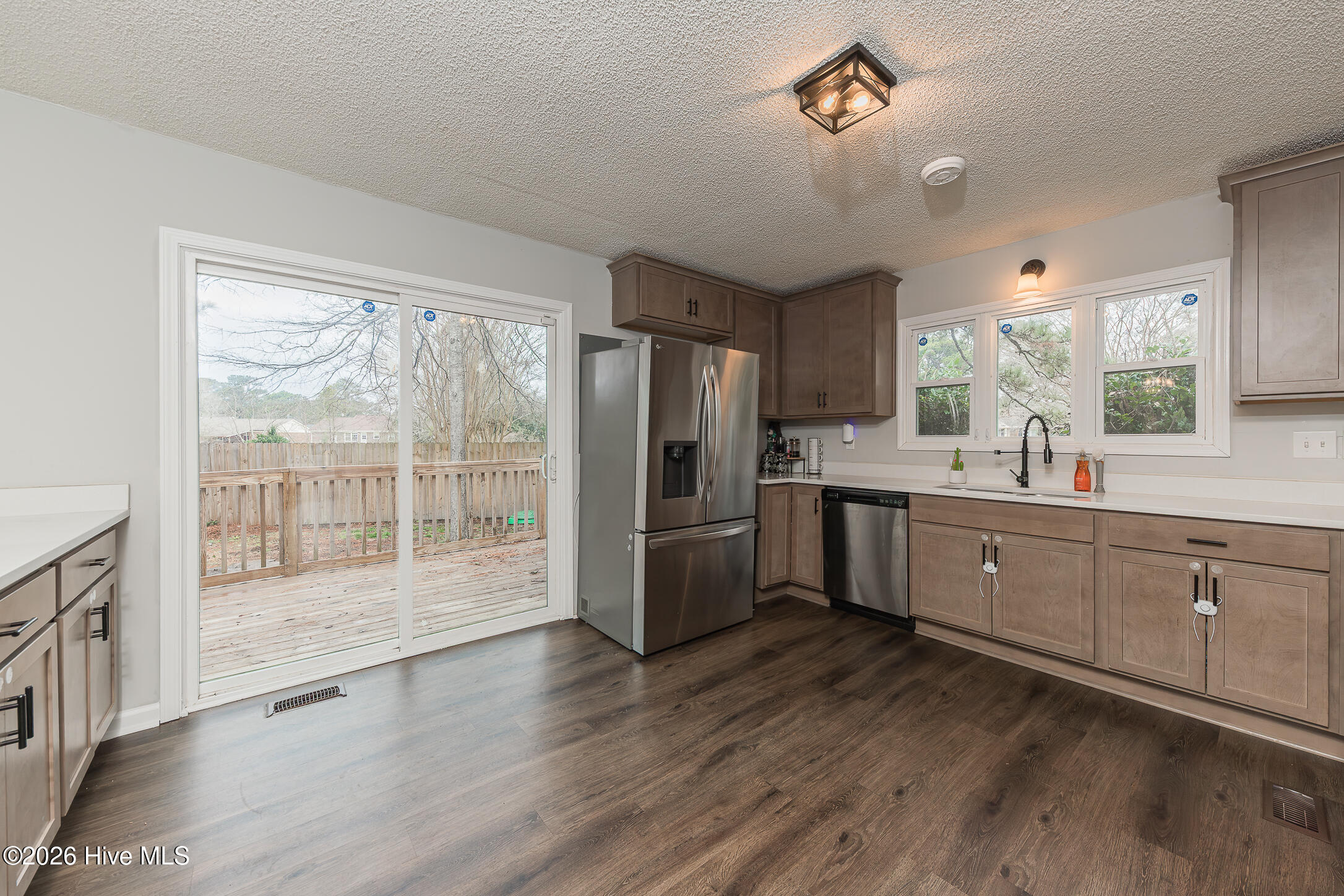 605 Winchester Road Jacksonville, NC 28546 - Photo 14 of 47 21KITCHEN