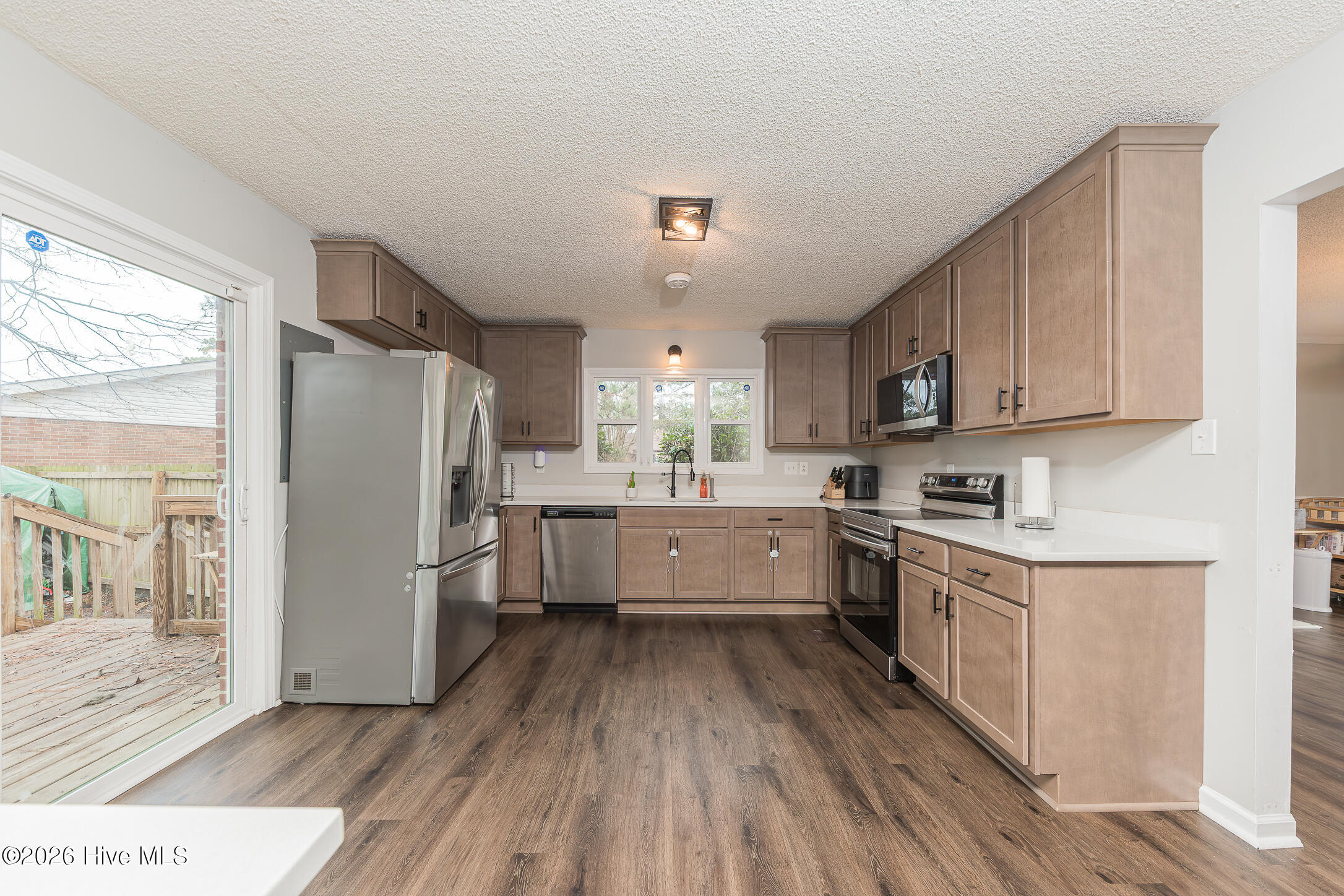 605 Winchester Road Jacksonville, NC 28546 - Photo 17 of 47 24KITCHEN
