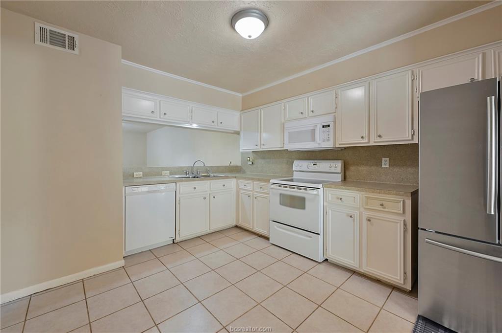 932 Navidad Street Bryan, TX 77801 - Photo 6 of 7