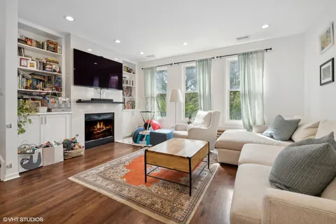 $850,000 | 1053 North Kingsbury Street, Chicago, IL 60610