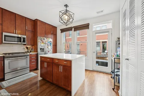 $850,000 | 1053 North Kingsbury Street, Chicago, IL 60610