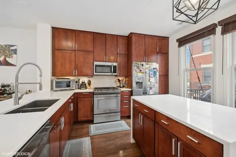 $850,000 | 1053 North Kingsbury Street, Chicago, IL 60610