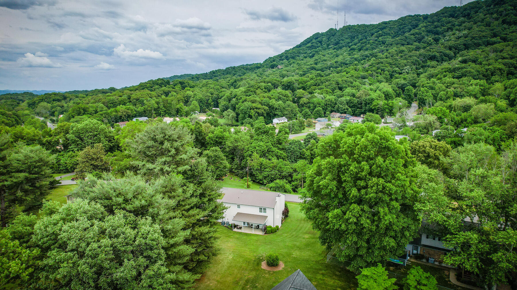 1036 Amersham Road Kingsport, TN 37660 - Photo 55 of 57 1036 Amersham Road pic 55