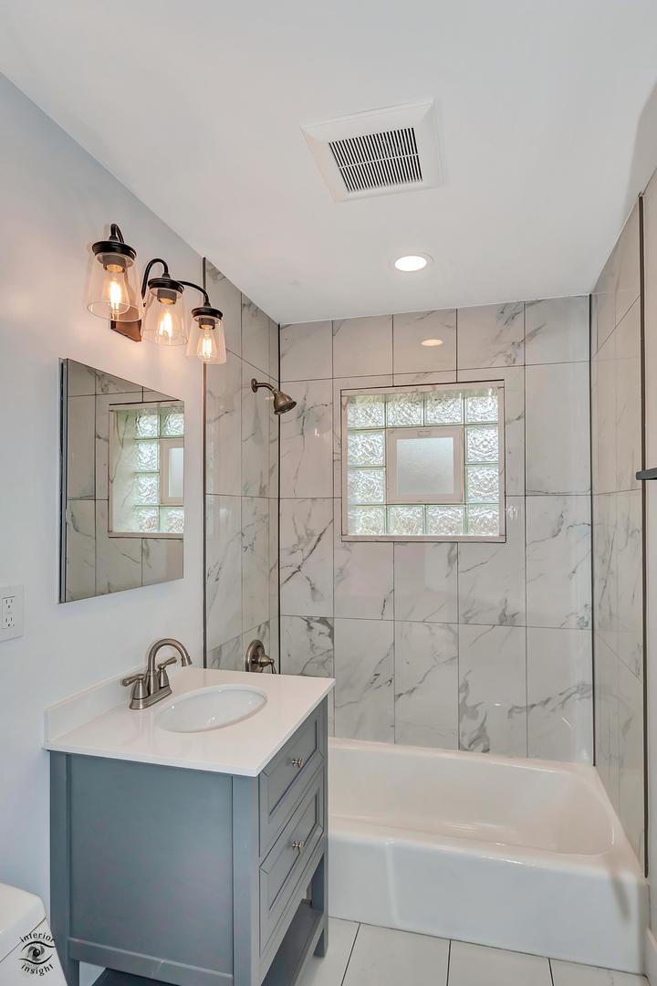 241 South Small Avenue, Unit 2N Kankakee, IL 60901 - Photo 16 of 29