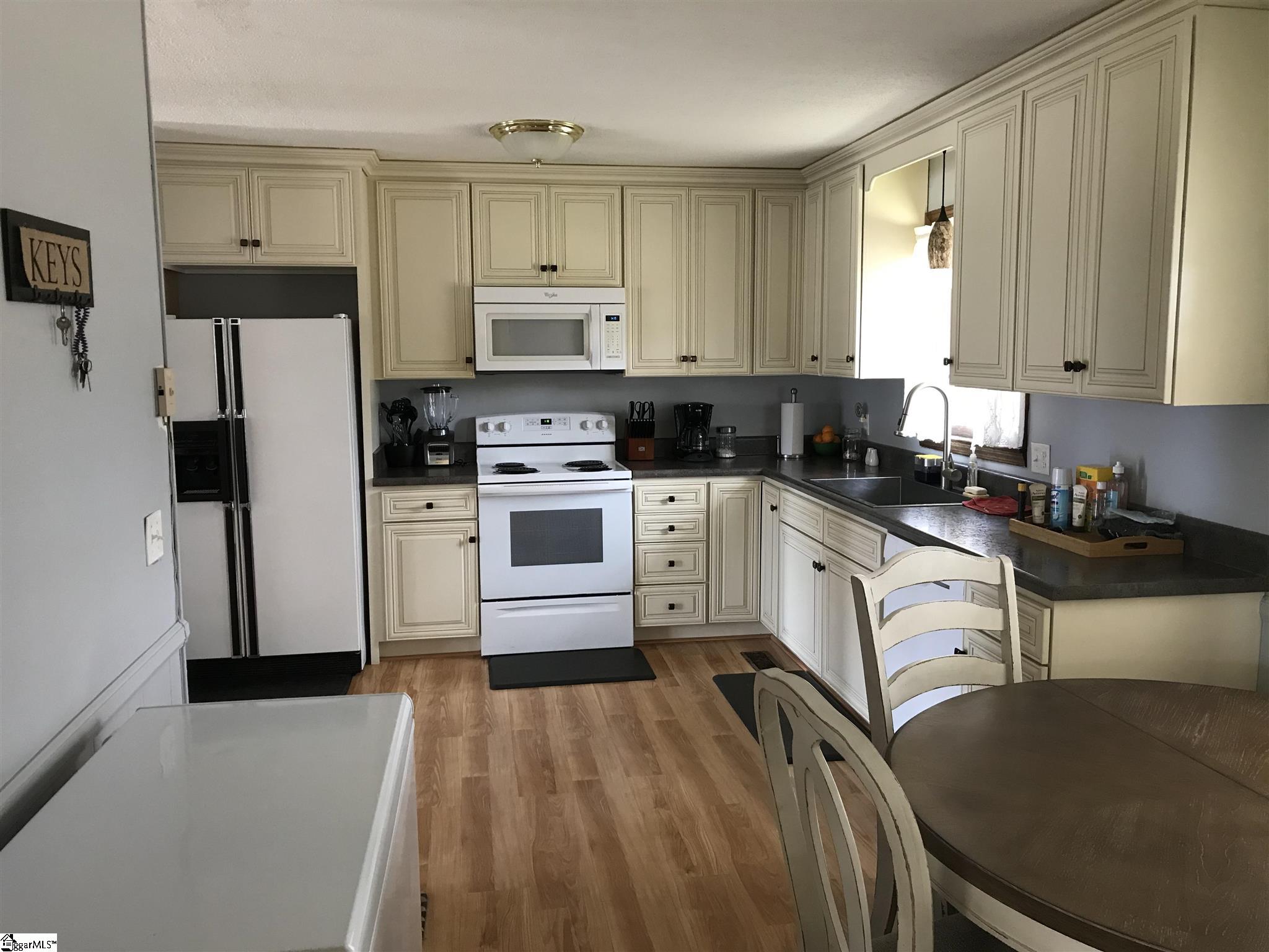 716 Woodvale Road Anderson, SC 29624 - Photo 3 of 11 Gallery Image 3