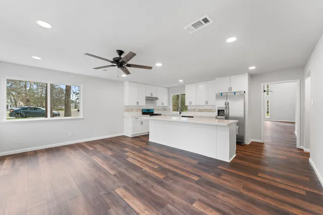 $2,900 | 2 Dewthread Court, The Woodlands, TX 77380