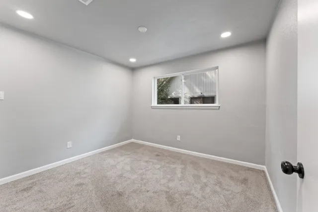 $2,900 | 2 Dewthread Court, The Woodlands, TX 77380