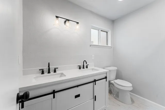 $2,900 | 2 Dewthread Court, The Woodlands, TX 77380