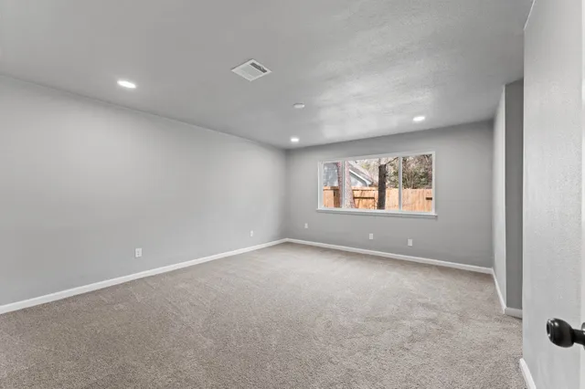 $2,900 | 2 Dewthread Court, The Woodlands, TX 77380