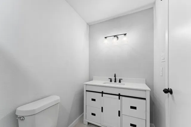 $2,900 | 2 Dewthread Court, The Woodlands, TX 77380