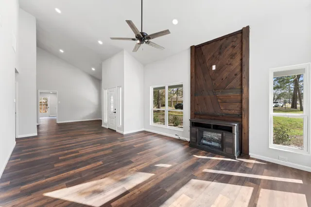 $2,900 | 2 Dewthread Court, The Woodlands, TX 77380