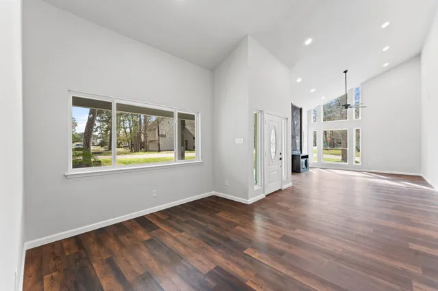 $2,900 | 2 Dewthread Court, The Woodlands, TX 77380