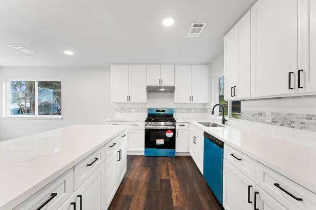 $2,900 | 2 Dewthread Court, The Woodlands, TX 77380