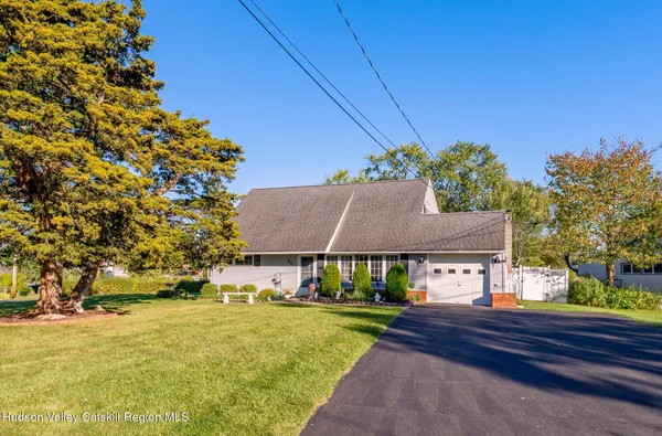 $379,000 | 20 Meadowbrook Drive, Kingston, NY 12401