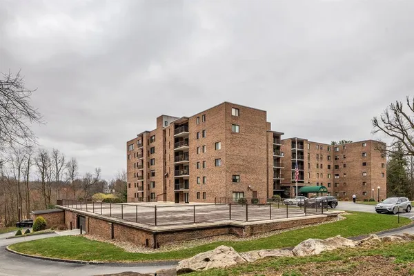 $240,000 | 3 Alta Vita Drive, Unit 608, Greensburg, PA 15601