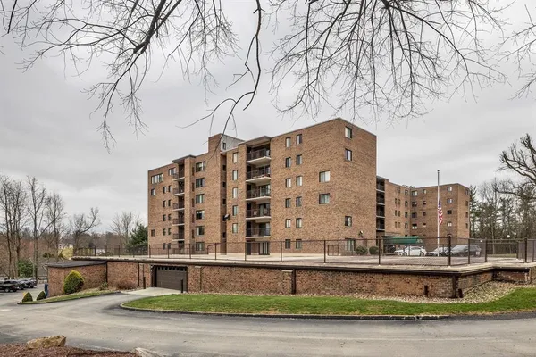 $240,000 | 3 Alta Vita Drive, Unit 608, Greensburg, PA 15601