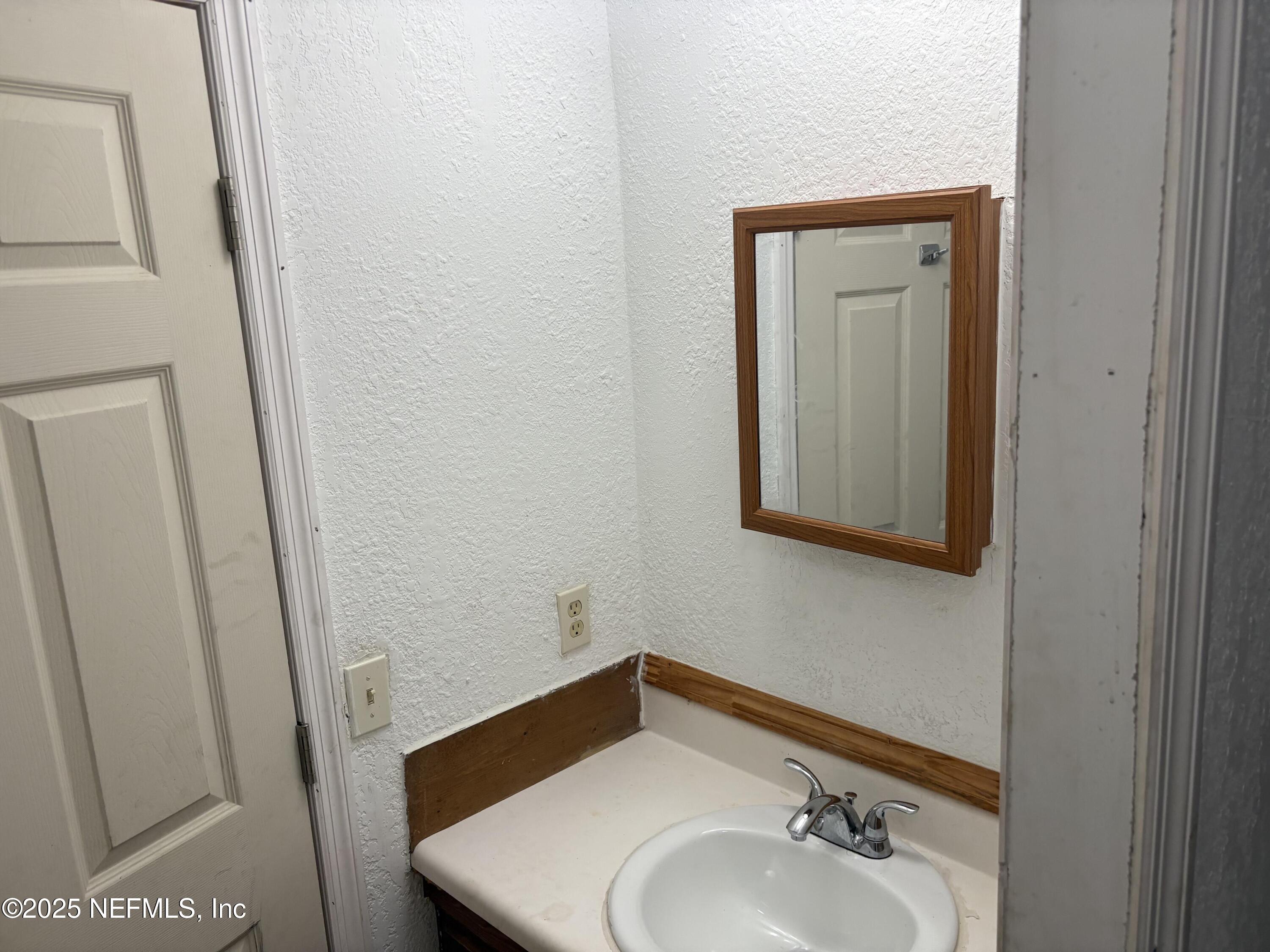 271 Heidt Road Palatka, FL 32177 - Photo 11 of 21 a bathroom with a sink a mirror and vanity