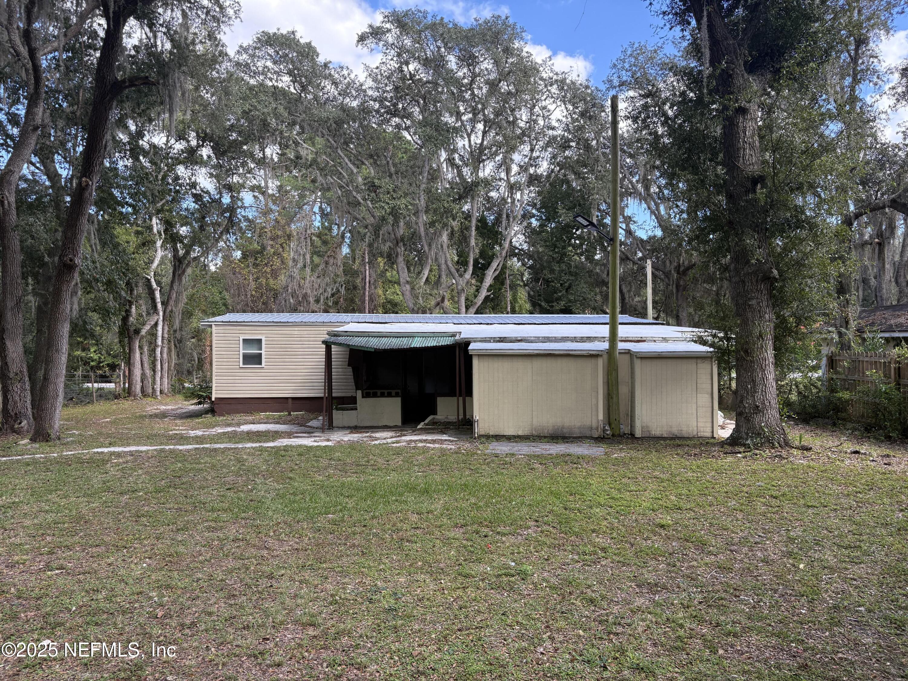 271 Heidt Road Palatka, FL 32177 - Photo 4 of 21 a view of a house with backyard and tree