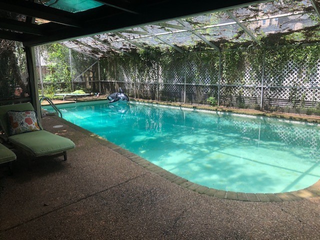 5203 Chesapeake Way Houston, TX 77056 - Photo 1 of 28 Private enclosed pool