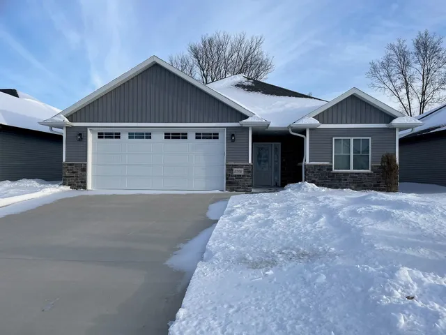$469,900 | 2592 Farmington Way, Unit 17, Suamico, WI 54313