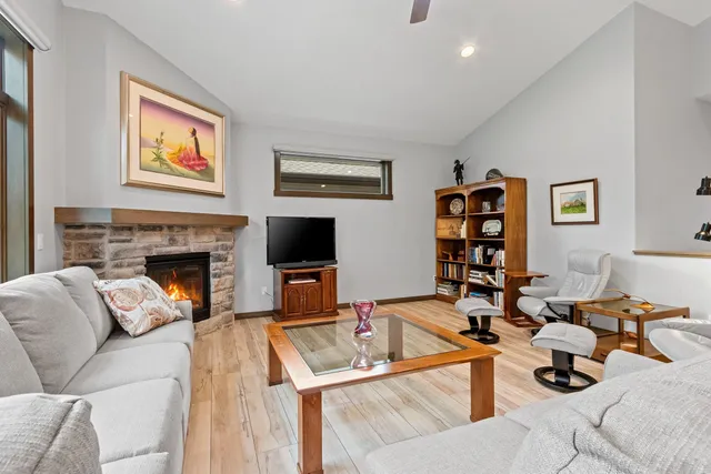 $469,900 | 2592 Farmington Way, Unit 17, Suamico, WI 54313