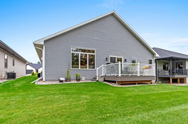 $469,900 | 2592 Farmington Way, Unit 17, Suamico, WI 54313