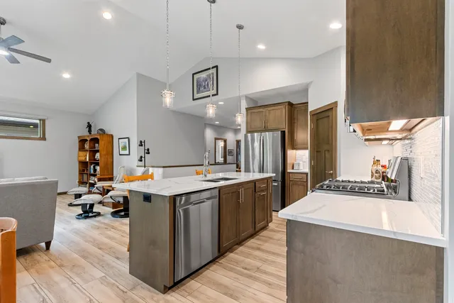 $469,900 | 2592 Farmington Way, Unit 17, Suamico, WI 54313