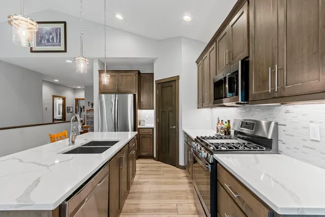 $469,900 | 2592 Farmington Way, Unit 17, Suamico, WI 54313