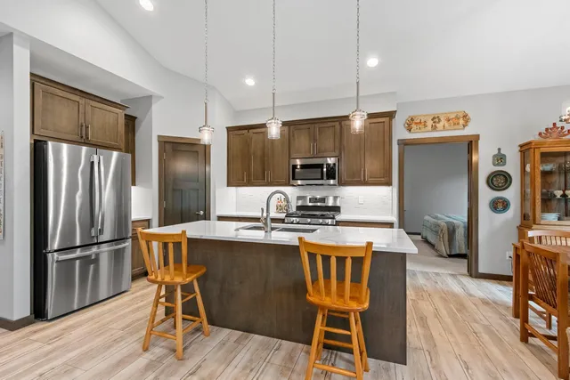 $469,900 | 2592 Farmington Way, Unit 17, Suamico, WI 54313