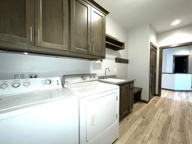 $469,900 | 2592 Farmington Way, Unit 17, Suamico, WI 54313