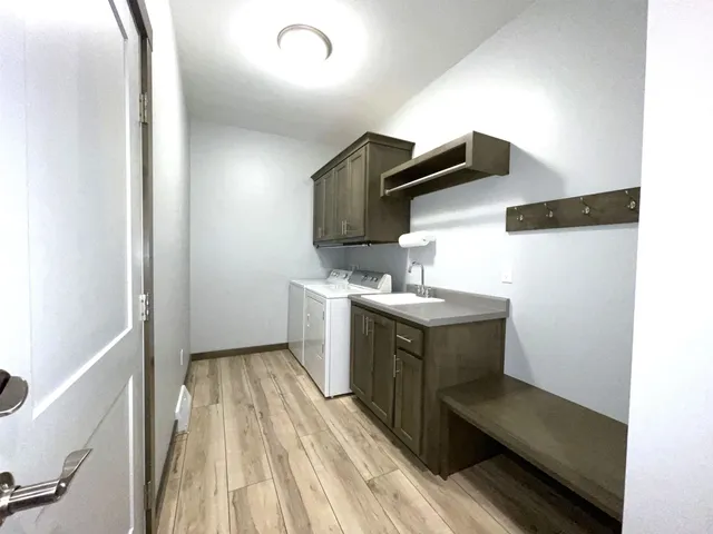 $469,900 | 2592 Farmington Way, Unit 17, Suamico, WI 54313