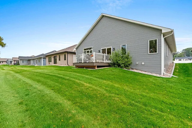 $469,900 | 2592 Farmington Way, Unit 17, Suamico, WI 54313