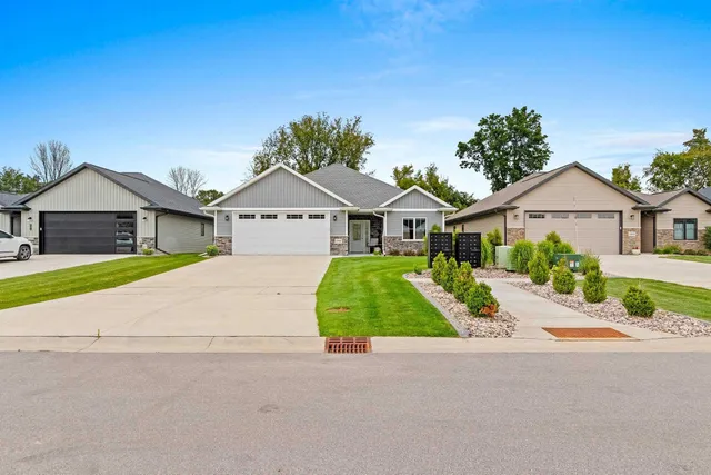 $469,900 | 2592 Farmington Way, Unit 17, Suamico, WI 54313