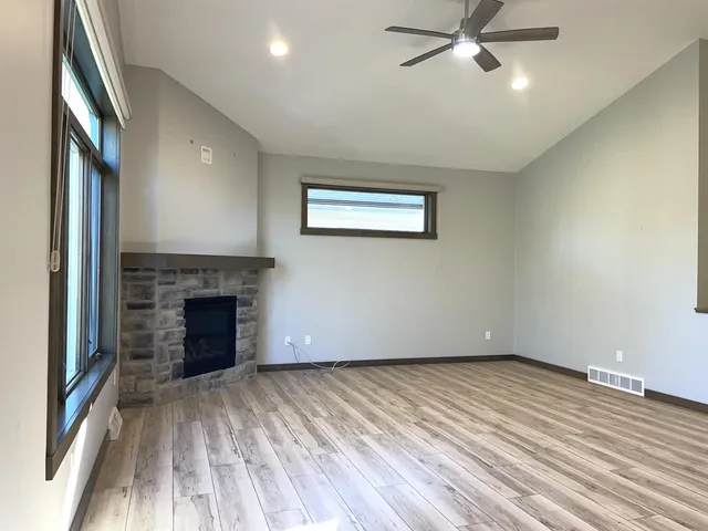 $469,900 | 2592 Farmington Way, Unit 17, Suamico, WI 54313