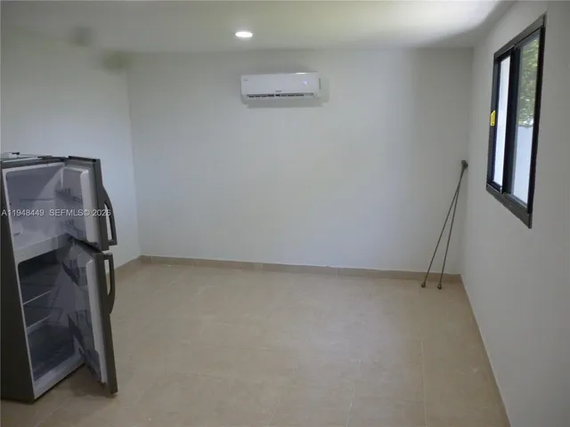 $1,400 | 4611 Southwest 19th Street, Unit 1, West Park, FL 33023