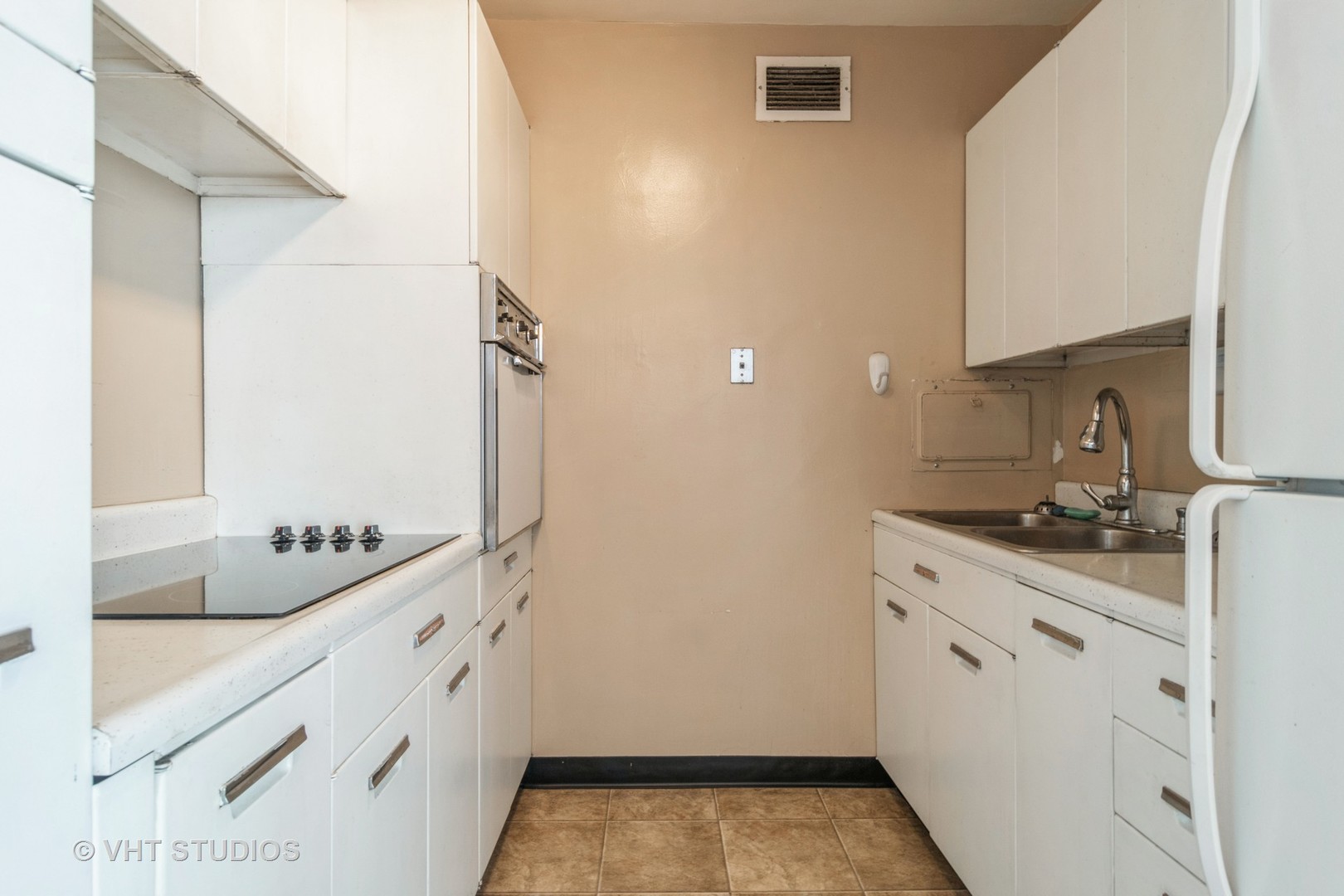 3900 North Lake Shore Drive, Unit 9J Chicago, IL 60613 - Photo 5 of 18 a bathroom with a sink and a mirror