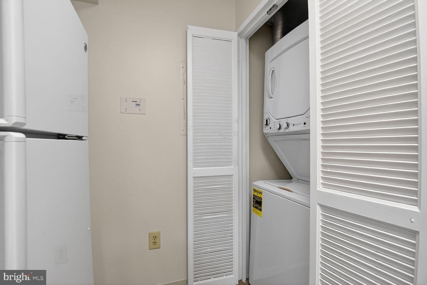 1808 Old Meadow Road, Unit 507 McLean, VA 22102 - Photo 18 of 24 a bathroom with a shower