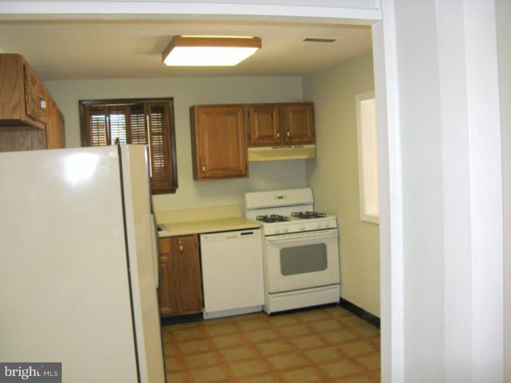 163-1 Echelon Road Voorhees, NJ 08043 - Photo 9 of 18 Gallery Image 9