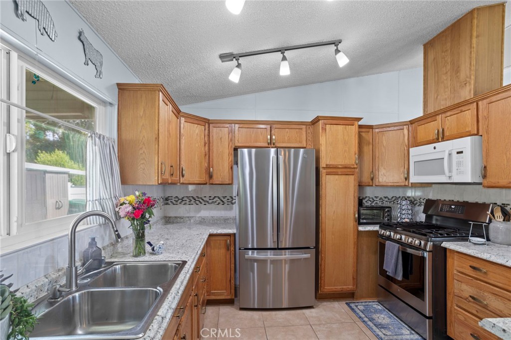 9640 Sharondale Road Calimesa, CA 92320 - Photo 24 of 44